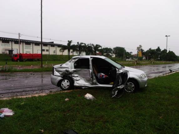 Colisão no trevo da Fenamilho deixa duas pessoas
feridas nesta segunda-feira, em Santo Ângelo - foto 3