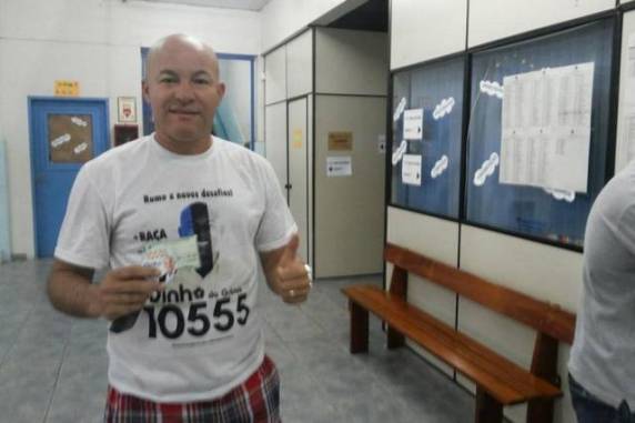 Ex-ídolo gremista trocou de partido e assumiria vaga da antiga coligação, que irá cobrá-la na Justiça