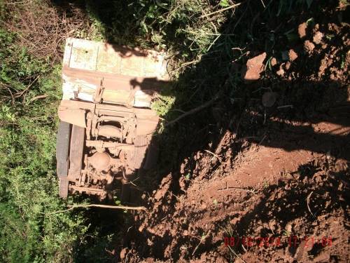 Caminhão saiu da pista e tombou na ERS 305 entre Horizontina e Crissiumal - foto 3