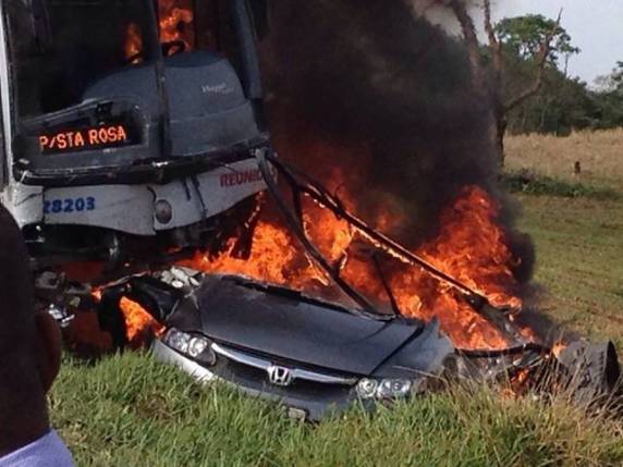 Ônibus São Paulo / Santa Rosa se envolve em
grave acidente com vítima fatal - foto 2