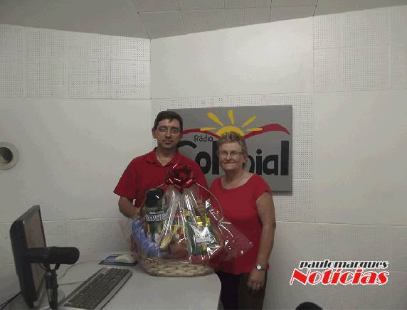 Rádio Colonial AM e Erva Mate Saphira entregam prêmio de um promocional - foto 3