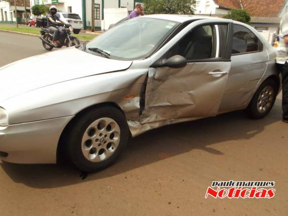 Veículos colidem na Av. Santa Rosa em Três de Maio - foto 2