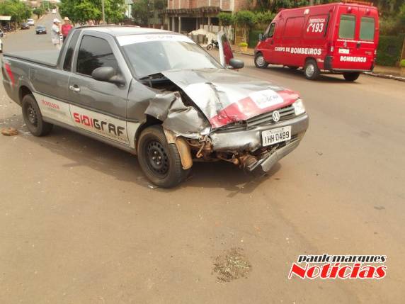 Veículos colidem na Av. Santa Rosa em Três de Maio - foto 3
