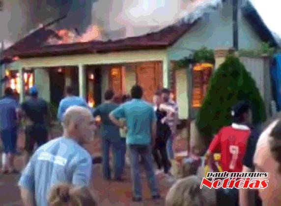 Casa de um Sargento da Brigada Militar é consumida pelo fogo em Santo Cristo - foto 3