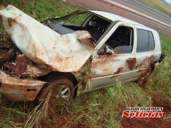 Veículo 

capota e dois ficaram gravemente feridos  na BR 392 em Cerro Largo - foto 3