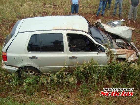 Veículo 

capota e dois ficaram gravemente feridos  na BR 392 em Cerro Largo - foto 2