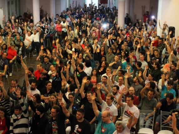 Reunião foi realizada nesta segunda-feira; greve já dura 14 dias