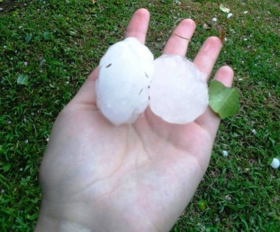 Chuva de granizo causa prejuízos em mais de mil residências em Palmeira das Missões - foto 2