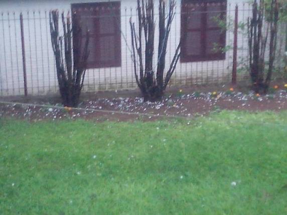 Chuva de granizo causa prejuízos em mais de mil residências em Palmeira das Missões - foto 3