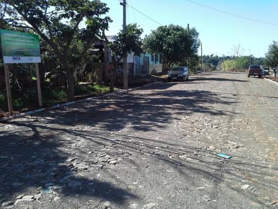 Segue a pavimentação poliédrica nas ruas de Três de Maio - foto 2