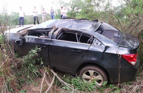 Professora de Vitória das Missões fica ferida após capotar veículo na BR 285 - foto 2