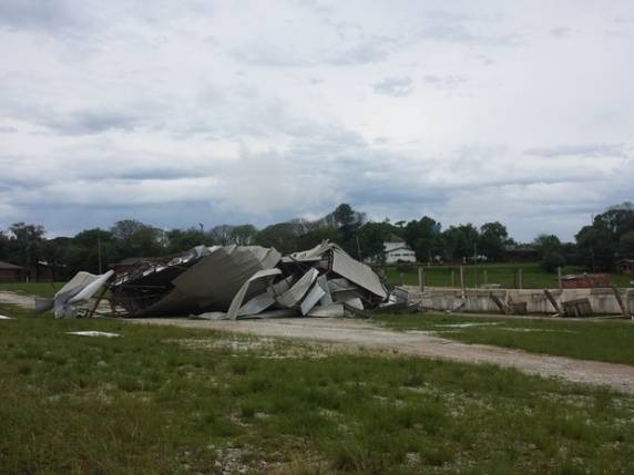 Vendaval destelha casas e derruba árvores e postes em 

regiões do RS - foto 3