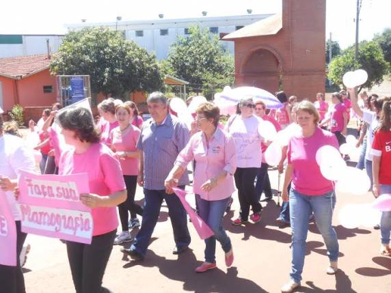 Secretaria de saúde de Independência realiza a primeira caminhada de conscientização do combate ao
câncer de mama - foto 2