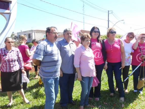 Secretaria de saúde de Independência realiza a primeira caminhada de conscientização do combate ao
câncer de mama - foto 3