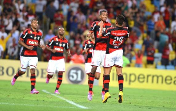 Rubro-Negro chega aos 40 pontos e dá importante passo na missão de ficar longe do Z-4, e Inter deixa zona que garante vaga na 

Libertadores em 2015