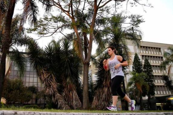 Na 

Capital, a mínima deve ser de 15°C e a máxima, de 30°C