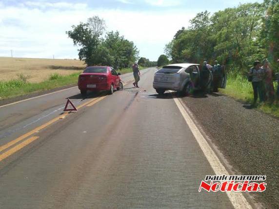 Colisão com danos materiais na BR 472 em Três de Maio - foto 2