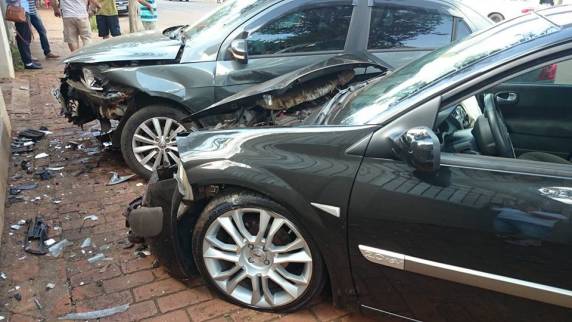 Jovem faz manobras perigosas e bate
com carro em veículo estacionado, em Santa Rosa - foto 2