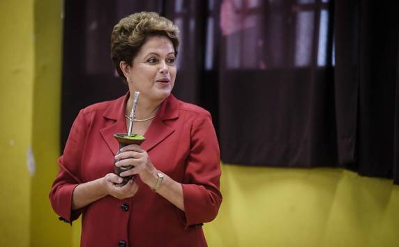 Com 98% das urnas apuradas, petista lidera com 51,45% dos votos válidos e ficará mais quatro 

anos no poder