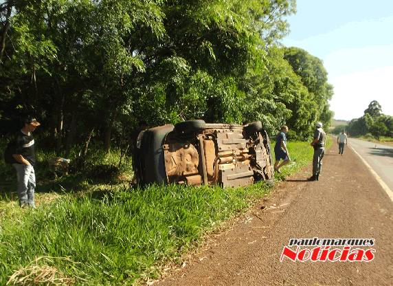 Saída de pista
causa uma morte na BR-472 em Três de Maio - foto 2