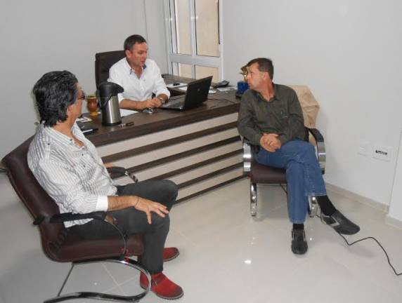 Empresa de
Apoio aos Municípios Formaliza a entrega do Plano Municipal - foto 3