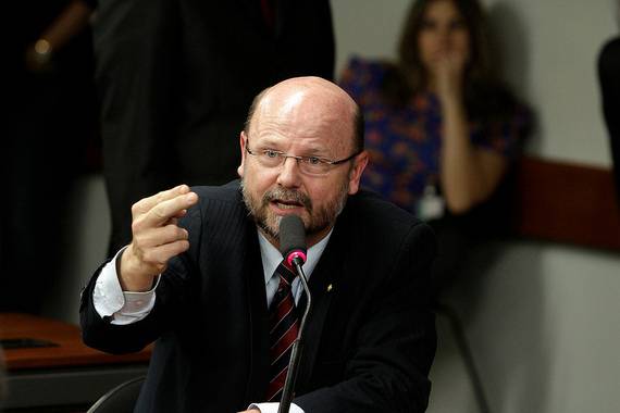 Elvino Bohn Gass (PT) é citado em escutas feitas pela Polícia Federal
Procurador-geral diz que vazamento na imprensa prejudicou investigações