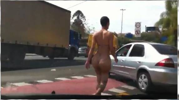 Em uma 

semana, três pessoas foram flagradas andando sem roupa