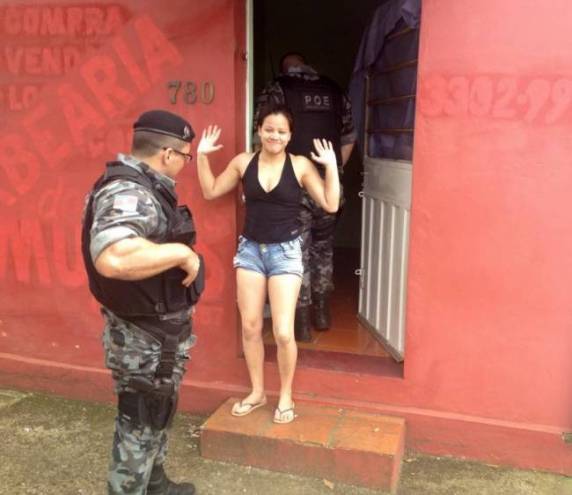 POE prende CHEIROSA DO TRÁFICO no centro de Ijuí - foto 3
