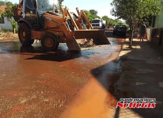 Moradores da rua Riachuelo questionam demora para conserto em vazamento de água - foto 3