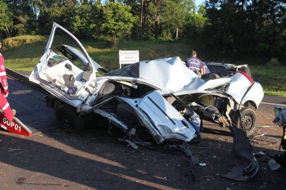 Três pessoas morrem e duas ficam feridas em acidente na freeway - foto 2