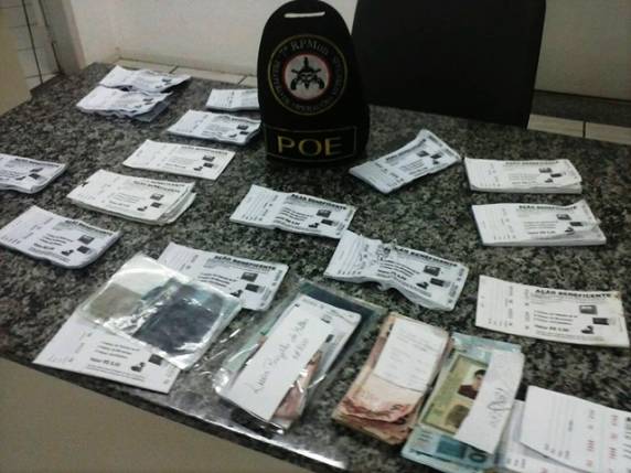 Cinco pessoas são presas pelo POE em Santo Ângelo nesta quinta-feira acusadas de estelionato - foto 2