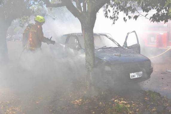 Veículo incendeia no centro de Giruá e uma criança fica ferida - foto 2