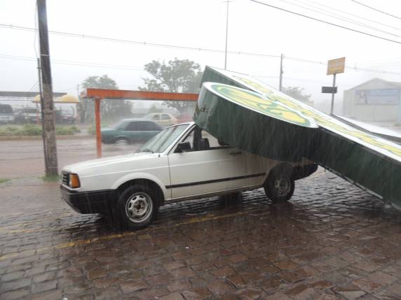 Temporal provoca estragos em Carazinho - foto 2