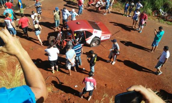 Piloto de km de arrancada perde controle do veículo, sai da pista e capota em São Luiz
Gonzaga - foto 3