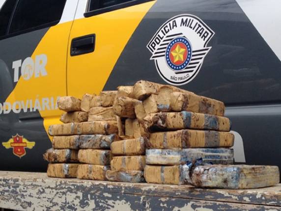 Polícia localiza 15 kg de haxixe em fundo falso de caminhonete - foto 2