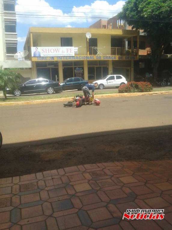 Piloto de motocicleta fica
ferido ao bater em traseira de um automóvel - foto 2