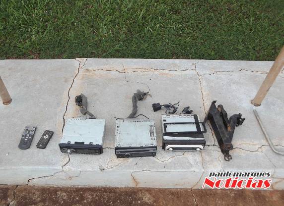 Depois de
furtarem no pátio do guincho, dois são presos pela Brigada Militar de Três de Maio - foto 2