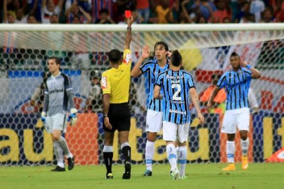 O tricolor tomou um gol no primeiro tempo e perdeu na Arena Fonte Nova