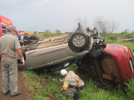 Uma pessoa morreu e outras duas ficaram feridas em grave acidente na ERS 218, em Catuípe - foto 2