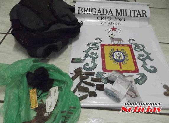 Brigada Militar de Três de Maio prende jovem com 12 pequenos tabletes de maconha - foto 2