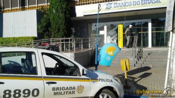 Ladrões arrombam caixa 

eletrônico do Banco do Brasil, em Ijuí - foto 2