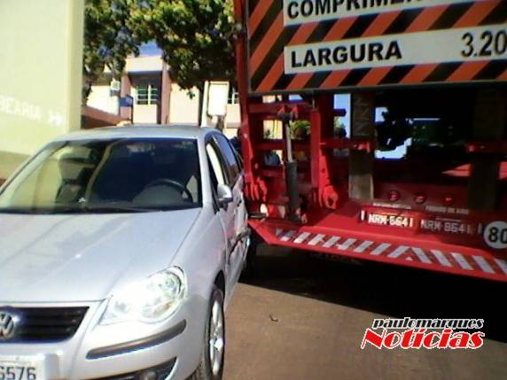 Veículo teve danos ao enroscar em carreta com plataforma, em Horizontina - foto 3