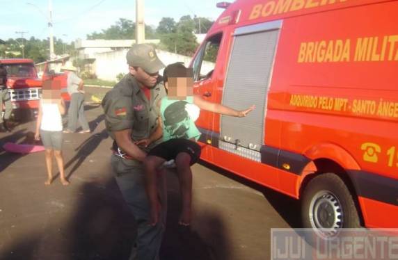 Mãe e filho ficam feridos em colisão que envolveu uma moto e uma caminhonete em Ijuí - foto 3
