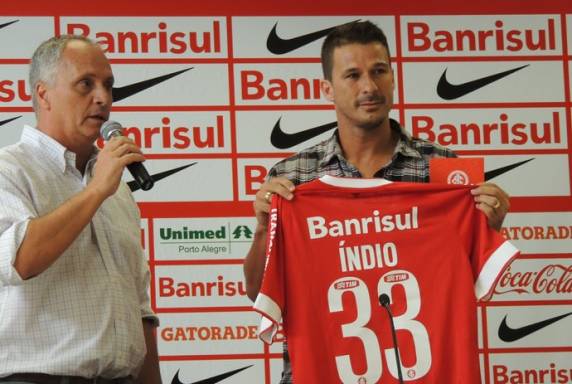 Índio encerra carreira e chora com homenagem do Inter:  - foto 3