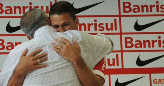 Índio encerra carreira e chora com homenagem do Inter:  - foto 2