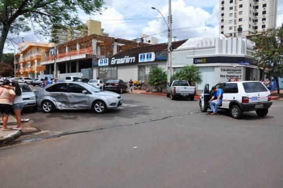 Colisão envolve quatro carros no centro de Ijuí - foto 2