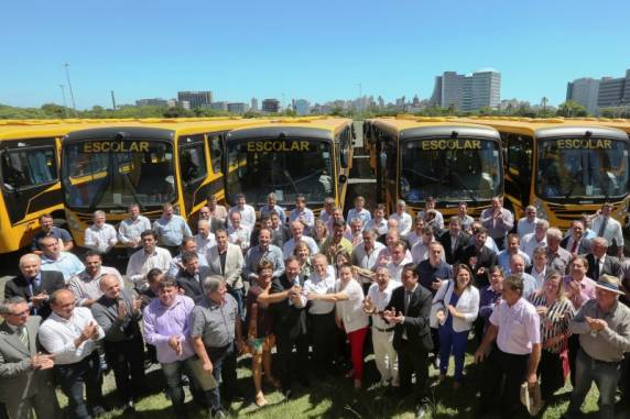 Município recebe novo ônibus do Governo Estadual