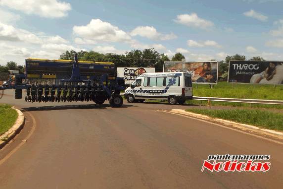 Produtores trancam RS-342 em Esquina Araújo e em Três de Maio, em
protesto contra emplacamento - foto 2