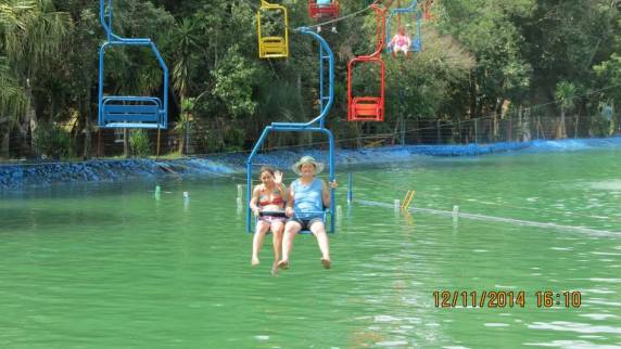 Grupo de Mães do Bolsa Família 

visita parque aquático - foto 2
