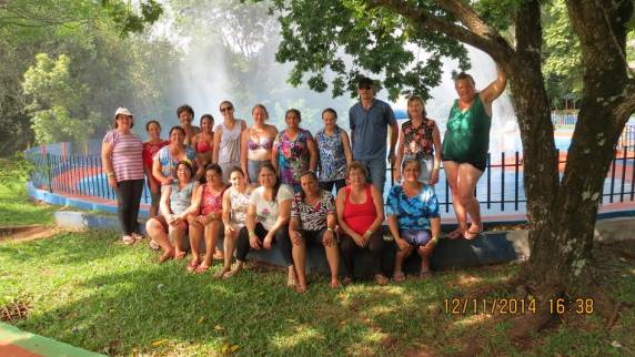 Grupo de Mães do Bolsa Família 

visita parque aquático - foto 3